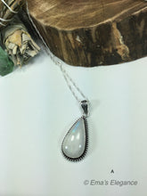 Load image into Gallery viewer, Moonstone Pendant