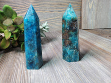 Load image into Gallery viewer, Teal Apatite Tower