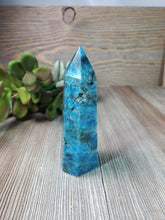 Load image into Gallery viewer, Teal Apatite Tower