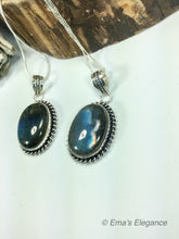 Load image into Gallery viewer, Medium Labradorite Pendants
