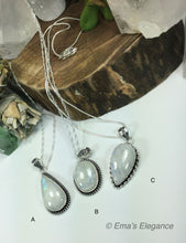 Load image into Gallery viewer, Moonstone Pendant