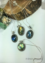 Load image into Gallery viewer, Medium Labradorite Pendants