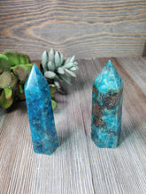 Load image into Gallery viewer, Teal Apatite Tower
