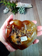 Load image into Gallery viewer, Druzy Agate Heart 37