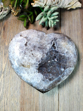 Load image into Gallery viewer, Druzy Agate Heart 39