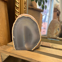 Load image into Gallery viewer, Agate Standing Stone 8