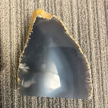 Load image into Gallery viewer, Agate Standing Stone 2