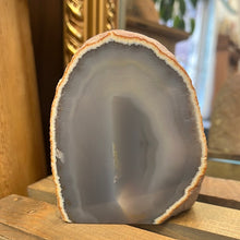 Load image into Gallery viewer, Agate Standing Stone 8